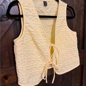 SHEIN Light Yellow Textured Sleeveless Blouse